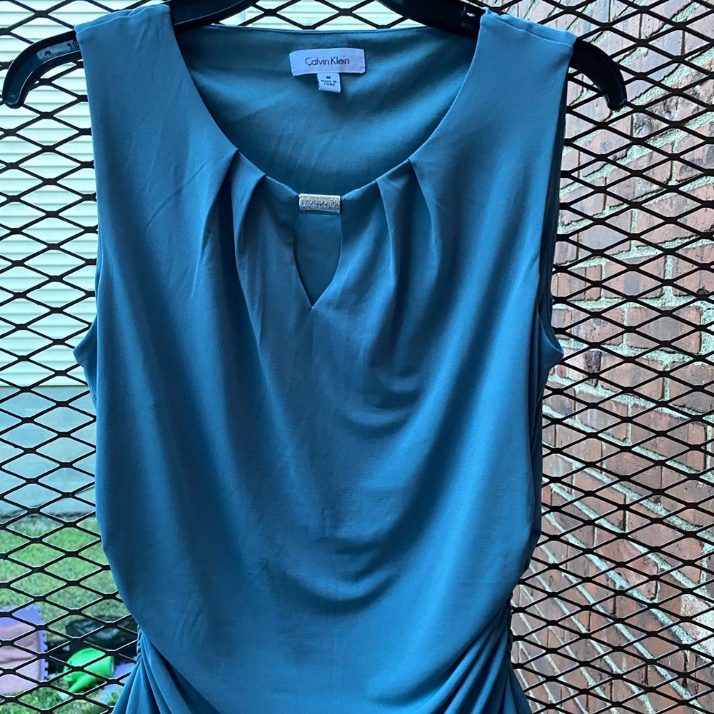 Very Cute Calvin Klein dressy sleeveless top!